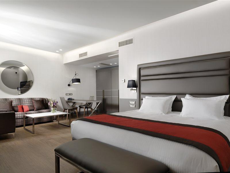 Holiday Suites Атина Екстериор снимка