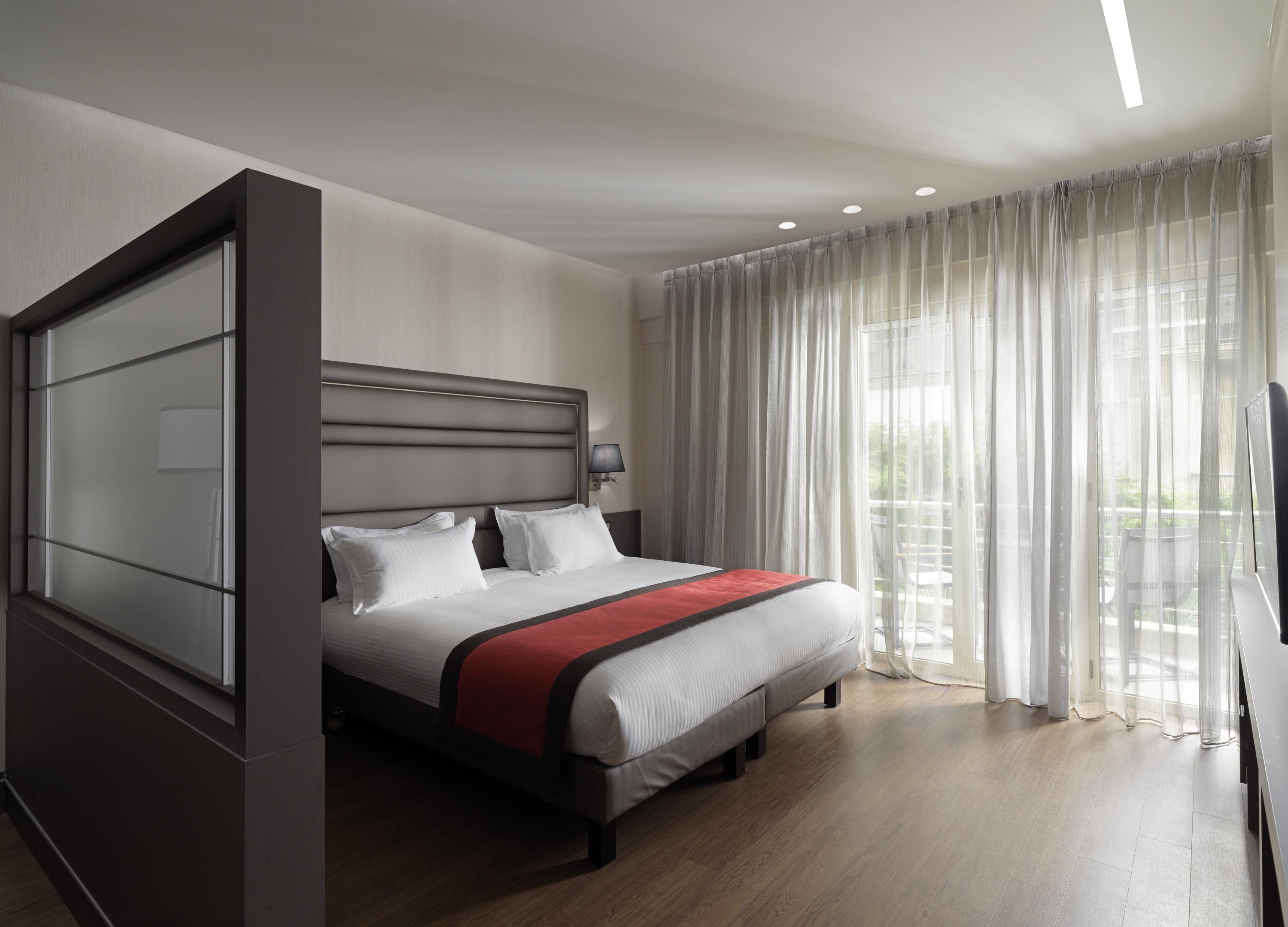 Holiday Suites Атина Екстериор снимка