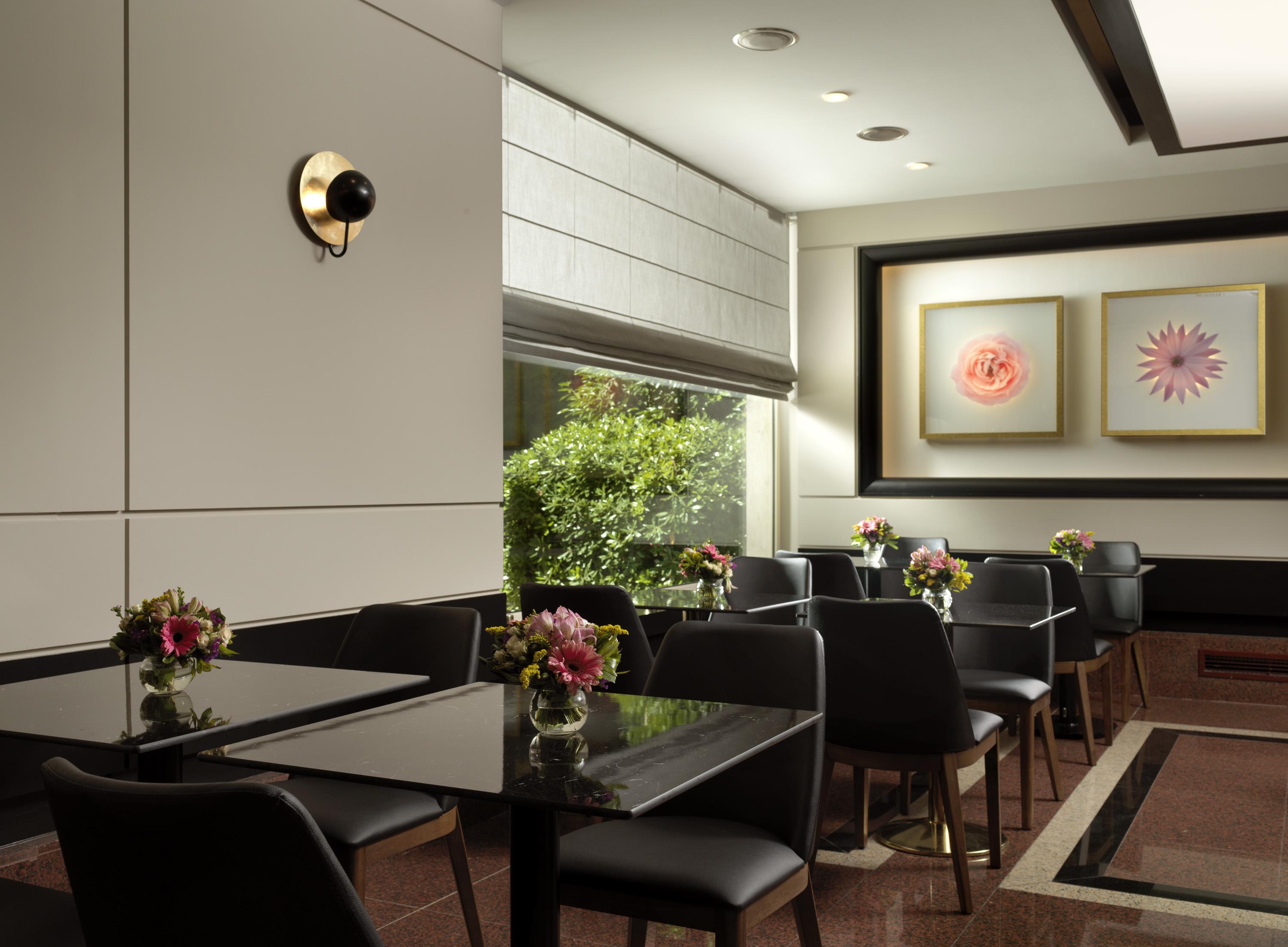 Holiday Suites Атина Екстериор снимка