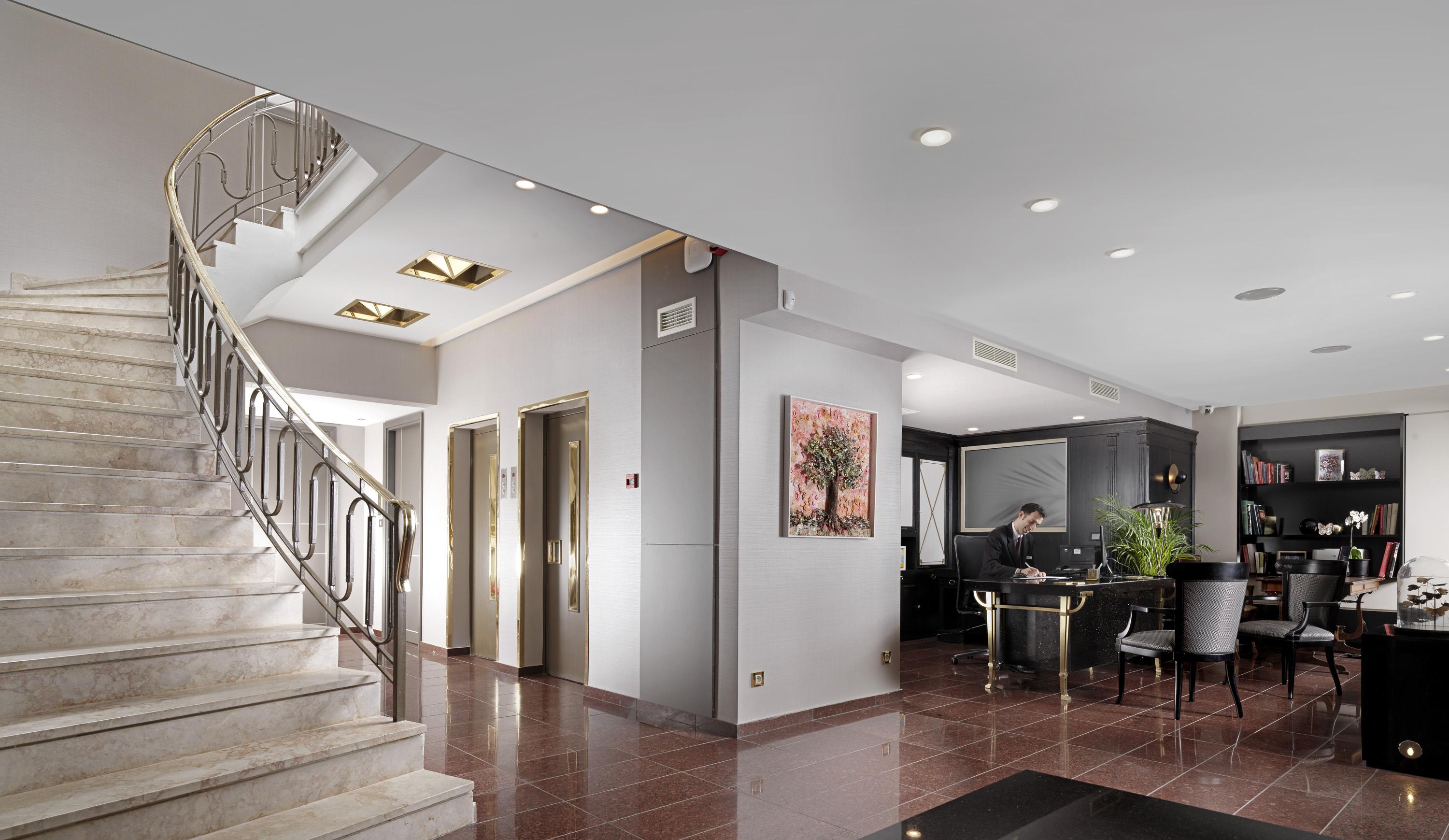 Holiday Suites Атина Екстериор снимка