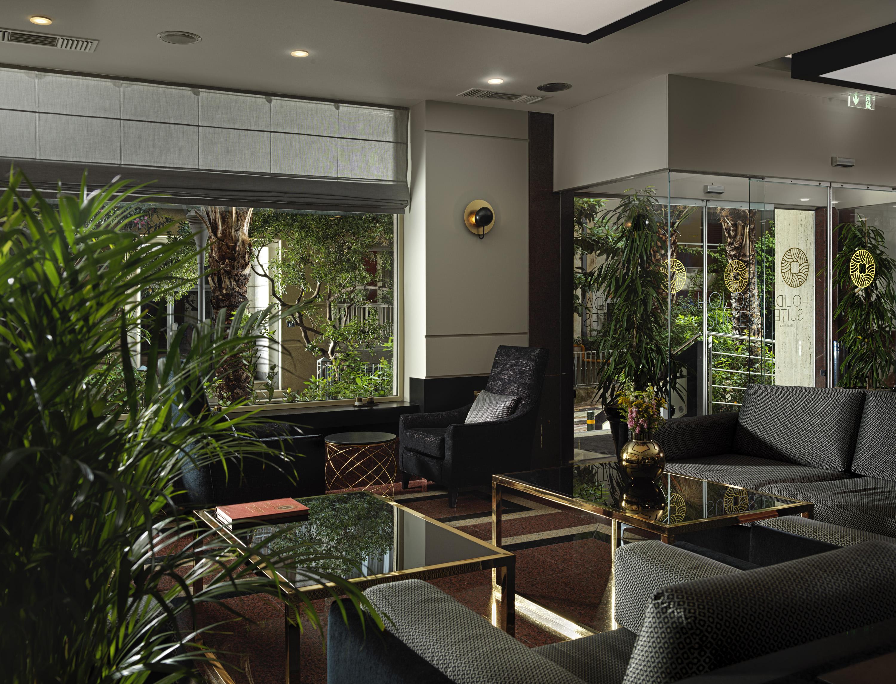 Holiday Suites Атина Екстериор снимка