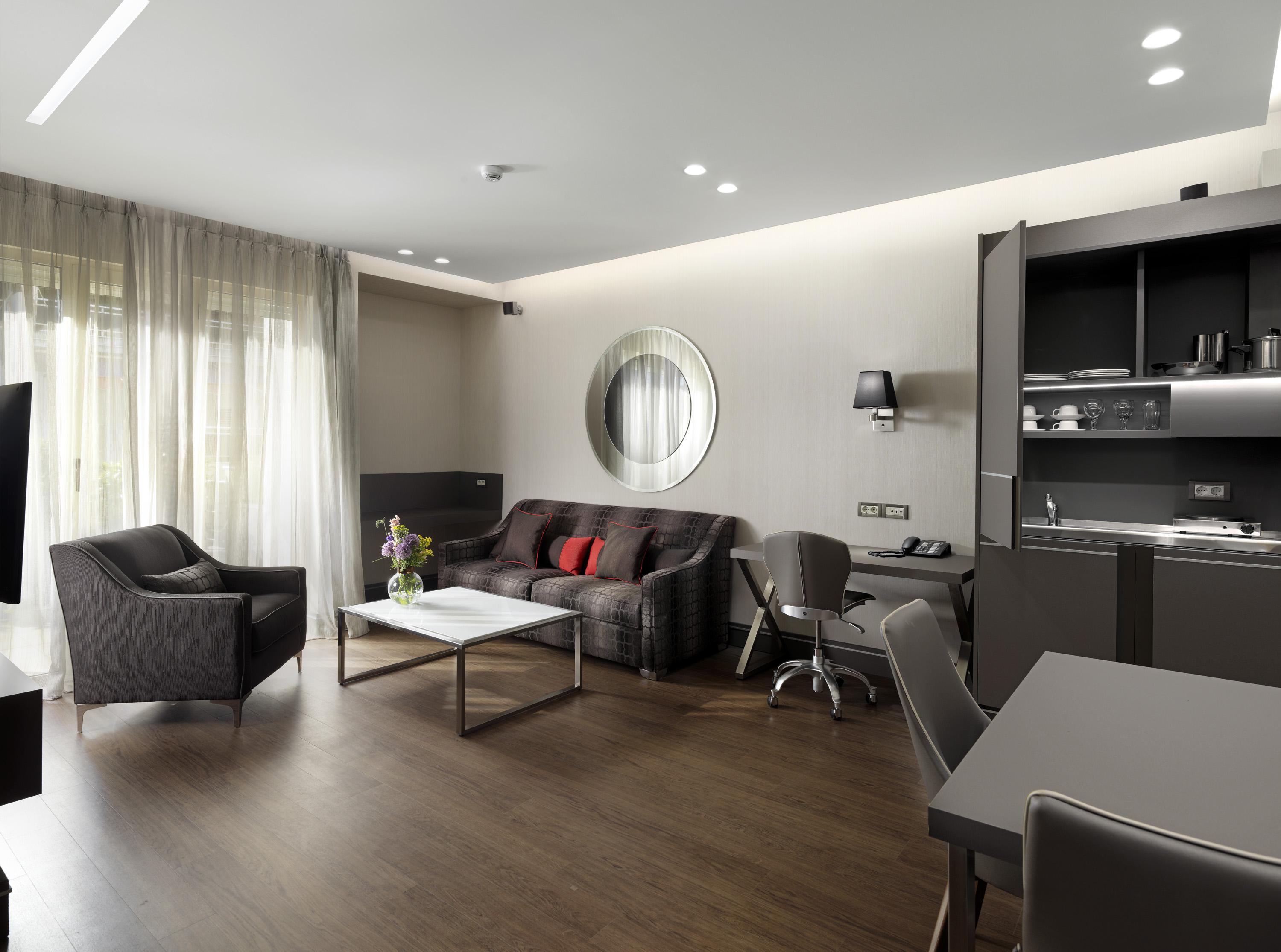 Holiday Suites Атина Екстериор снимка