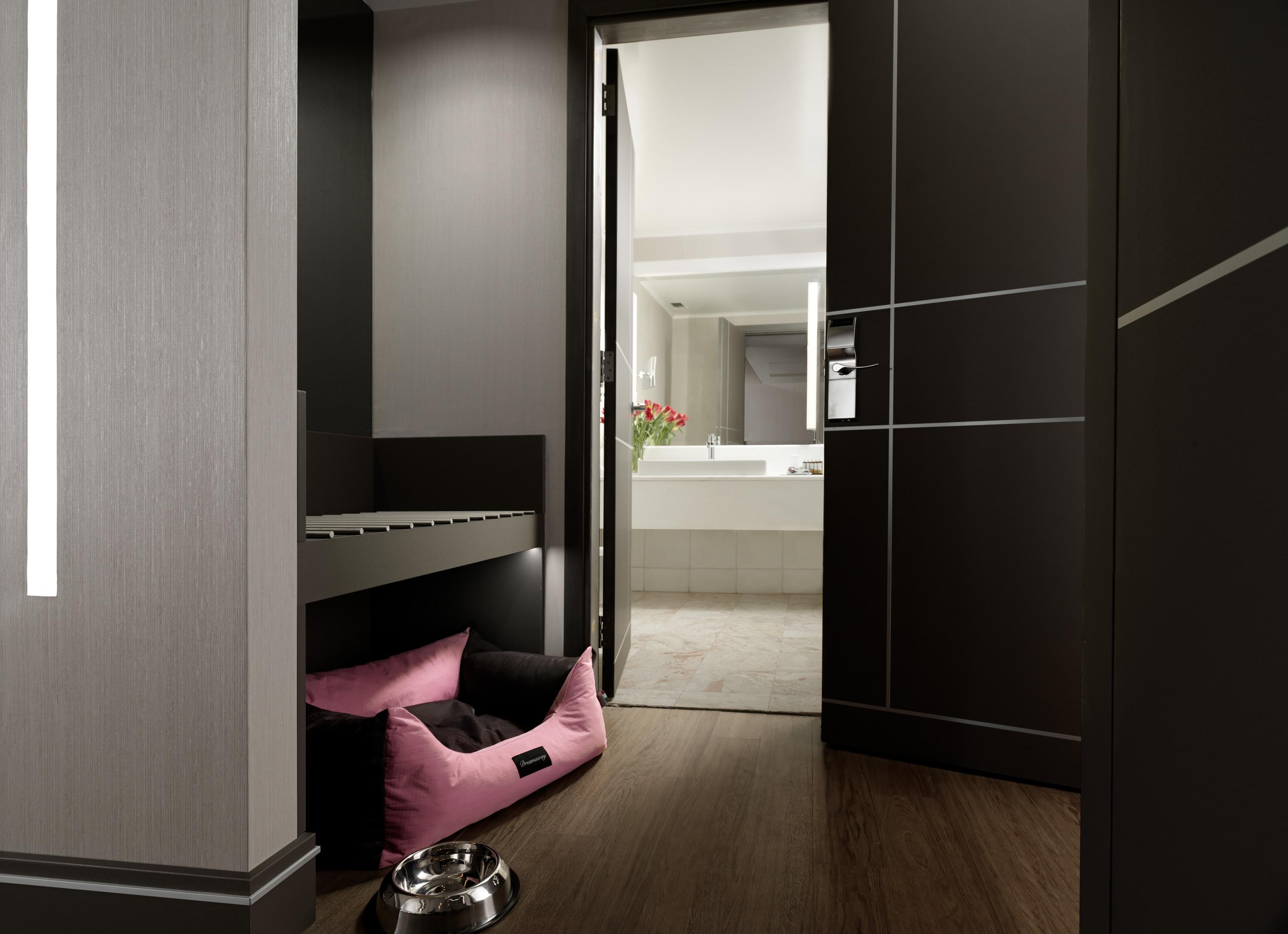 Holiday Suites Атина Екстериор снимка