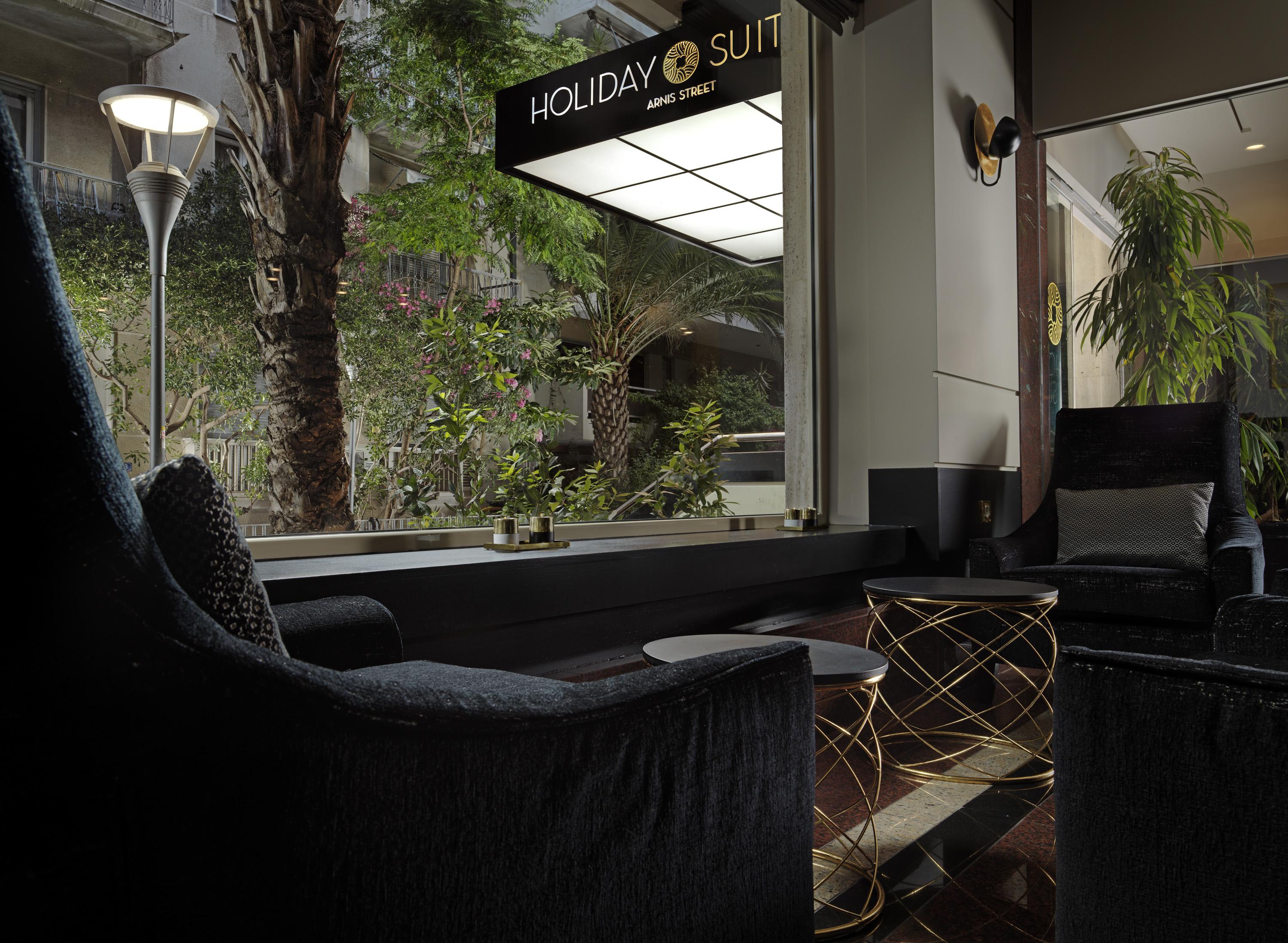 Holiday Suites Атина Екстериор снимка