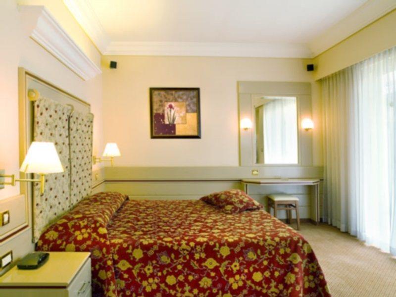 Holiday Suites Атина Екстериор снимка