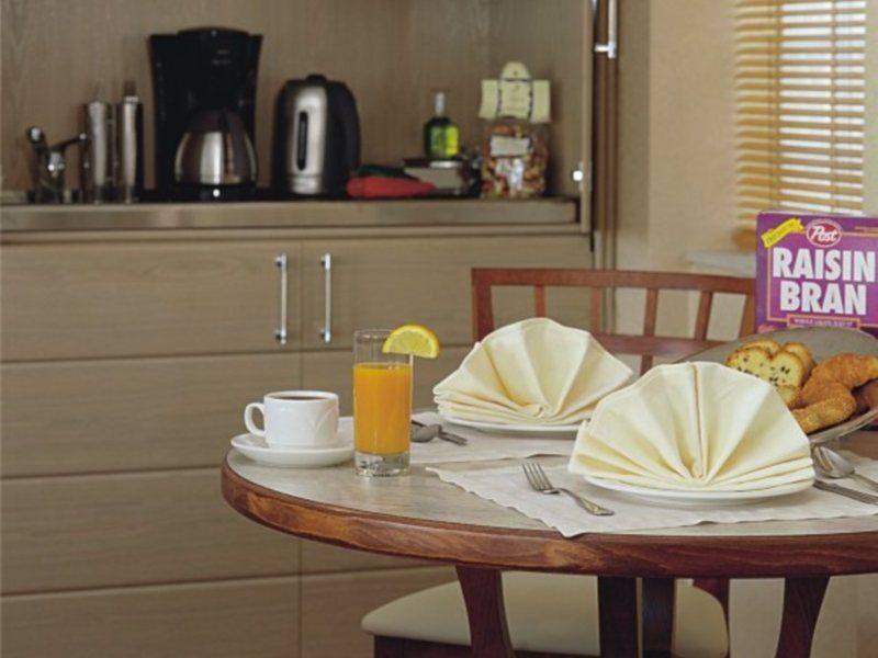 Holiday Suites Атина Екстериор снимка
